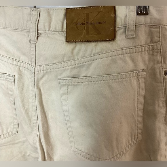 Calvin Klein khaki jeans. Straight leg, midrise. Size 9 - Picture 3 of 8